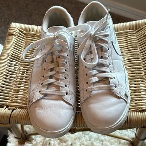 Women Nike Court Royale-size 8